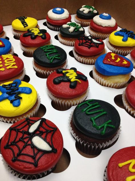 Marvel Avengers Cupcakes, Marvel Cupcakes Ideas, Marvel Themed Cupcakes, Avengers Cupcakes Ideas, Superhero Birthday Cupcakes, Character Cupcakes Ideas, Marvel Cupcake Ideas, Marvel Vs Dc Birthday Party Ideas, Superhero Desserts