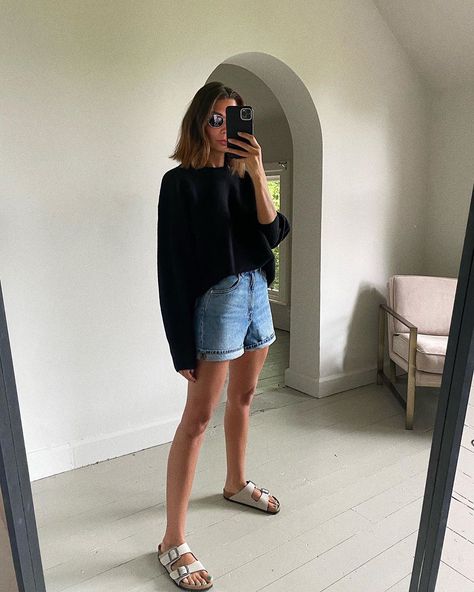 Marianne on Instagram: “Back home 🏡   Jumper and shorts gifts*” Minimal Style Outfits Summer, Birkenstock Sandals Outfit, Minimal Style Outfits, Sandals Outfit Summer, Clothes Encounters, Sandals 2022, Outfits Minimal, Outfit Minimal, Birkenstock Outfit