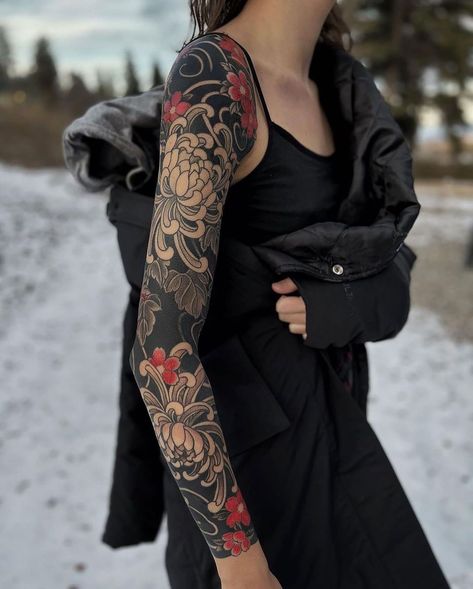 Dive into the mesmerizing world of Japanese tattoos. Explore their rich history, symbolism, and cultural nuances. Unlock the allure of 'Irezumi' now! Tato Irezumi, Traditional Japanese Tattoo Sleeve, Japanese Tattoo Women, Mangas Tattoo, Tattoo Japanese Style, Chrysanthemum Tattoo, Tato Lengan, Muster Tattoos, Floral Tattoo Sleeve