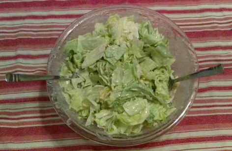 Basque Garlic Salad Dressing - Retrogirl's Kitchen Basque Salad, Garlic Salad, Creamy Garlic Dressing, Garlic Salad Dressing, Basque Food, Salad Dressing Recipes Homemade, Nothing Special, Homemade Salads, Homemade Dressing