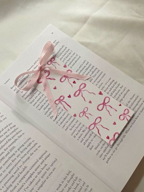 Diy Bow Bookmark, Binding A Book Diy, Paint Swatch Bookmark, Crafts To Do With Sticky Notes, Bookmark Ideas Simple, Marque Page Aesthetic, How To Make A Bookmark, Cute Bookmarks Handmade, Cute Bookmark Ideas