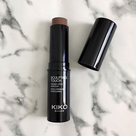 How To Glow🌟 on Instagram: “#kikomilano Sculpting Touch Creamy Stick Contour in the shade 201 ‘Chocolate’🍫 It might look dark on the swatch, but it’s super blendable…” Kiko Milano Makeup, Stick Contour, Kiko Cosmetics, Makeup Materials, Makeup Is Life, Makeup Haul, Kiko Milano, Lip Glosses, Body Makeup