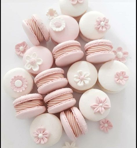 Cute Macaron Ideas, Aesthetic Macaroons, Pretty Macarons, Macarons Aesthetic, Kue Macaroon, 귀여운 음식 그림, Macaron Cookies, Deco Rose, Macaroon Recipes