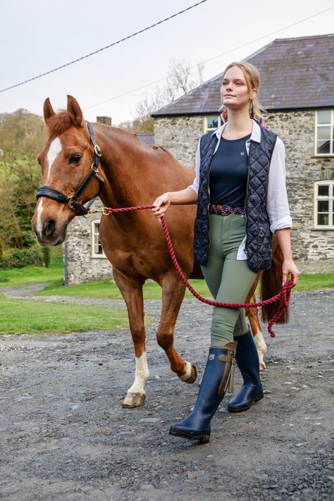 The ACAI Skinny Outdoor Trousers are perfect for horse riding! Super stretchy, they wipe clean and are water resistant. They can be used time after time without a wash! Cute Horse Riding Outfits, Riding Trousers, Country Outfits Women, Horse Riding Outfit, Trousers Outfit, Trouser Outfit, Trouser Design, Outfit For Women, Time After Time