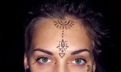 henna tattoo face Face Henna Design, Henna On Face, Henna Face Tattoo, Soulmate Marks, Face Henna, Henna Face, Garba Dresses, Face Pant, Forehead Tattoo