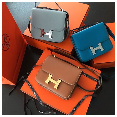 An in-depth investigation into the pros and cons and preferences of the two most popular Constance sizes. Testimonials from many Hermès collectors included. Hermes Shoulder Bag, Classy Bags, Hermes Constance Bag, Designer Man, Urban Bags, Hand Hold, Hand Bags For Women, Best Designer Bags, Hermes Constance