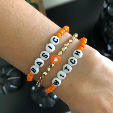 Beaded bracelets Halloween Stack Bracelets, Halloween Diy Bracelets, Spooky Bracelet Ideas, Holiday Beaded Bracelets, Fall Braclets Ideas, Fall Bracelets Clay Beads, Hhn Bracelets, Halloween Clay Bead Bracelet Ideas, Halloween Clay Bead Bracelet