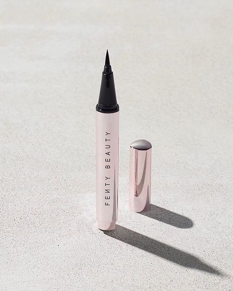 FENTY BEAUTY BY RIHANNA on Instagram: “Perfect your eyeliner on the go 💁🏽‍♀️ USE CODE: SUPAFLY at checkout exclusively on fentybeauty.com to snag this mini #FLYLINER! Available…” Mini Eyeliner, Fenty Beauty Blush, Fenty Beauty Makeup Products, Highlight Fenty Beauty, Fenty Beauty Makeup Aesthetic, Fenty Beauty Highlighter Stick, Fenty Beauty Eyeliner, Eyeliner Brands, Makeup Eyeshadow Palette