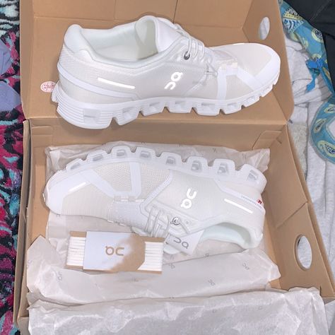 Brand New White Onclouds Shoes On Cloud, Cute Running Shoes, Cloud Shoes, On Running Shoes, Trendy Shoes Sneakers, Preppy Shoes, Pretty Shoes Sneakers, Shoe Wishlist, Cute Nike Shoes