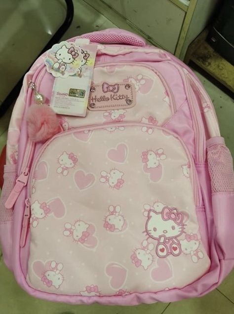 Pretty School Supplies, Uni Bag, Cute Stationary School Supplies, School Bag Essentials, Cute School Stationary, Inside My Bag, Cute Furniture, Baby Pink Aesthetic, Cute Stationary