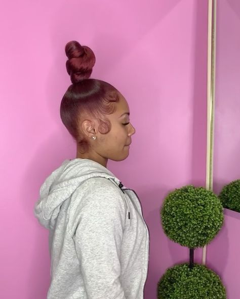 🌸🌺THE SPOT🌸🌺 on Instagram: “Top knot bun 💕  #atlhair #atlantahairstylist #bookedandbusy #redhead #redbun #edgebooster #sleekponytails” Slicked Back Ponytail, Top Knot Bun, Weave Ponytail Hairstyles, Sleek Ponytail Hairstyles, Knot Bun, Banana Hair Clips, Banana For Hair, Braids With Weave, Hair Ponytail Styles