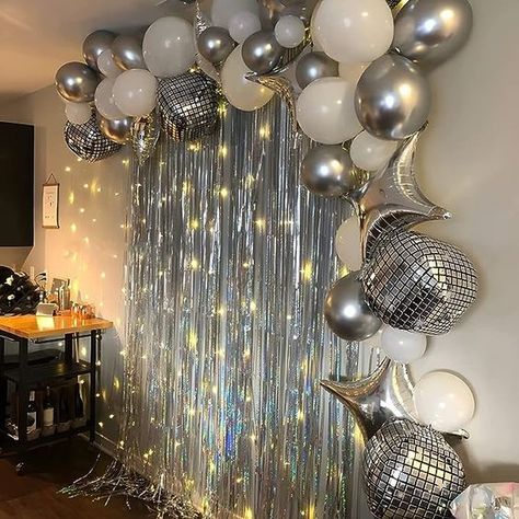 Sparkles Party, Disco Party Decor, Christmas Bachelorette Party, 18th Birthday Party Themes, Sweet Sixteen Birthday Party Ideas, Disco Birthday Party, Disco Party Decorations, Glamour Party, Glow Birthday