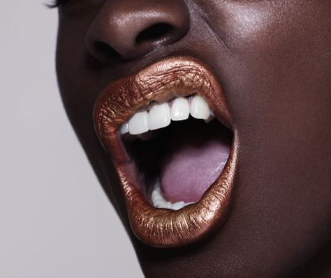 Patty Bold Lip, Gold Lips, Celebrity Trends, Dark Lips, Beauty Shoot, Dark Skin Women, Make Up For Ever, Lip Art, Photo Instagram