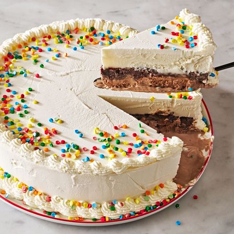 Dairy Queen Ice Cream Cake Recipe, Copycat Dairy Queen, Layered Ice Cream Cake, Dairy Queen Ice Cream, Dairy Queen Cake, Dairy Queen Ice Cream Cake, Oreo Dirt, Strawberry Shortcake Ice Cream, Cookie Crunch