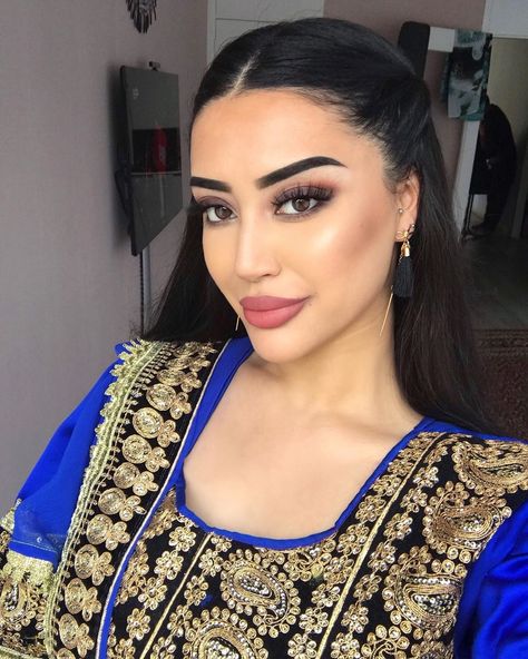 @farhatws_ on Instagram: “Eid Mubarak 💙” Eid Hairstyles, Desi Makeup, Eid Makeup Look, Desert Goddess, Afghan Beauty, Eid Makeup, Afghanistan Culture, Occasion Makeup, Outfits Muslim