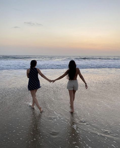 Beach Pictures Friends Aesthetic, Goa Photoshoot, Buddha Background, Goa Trip, Cute Friend Poses, Nandi Hills, Beach Photo Inspiration, Beach Poses With Friends, Sisters Photoshoot Poses