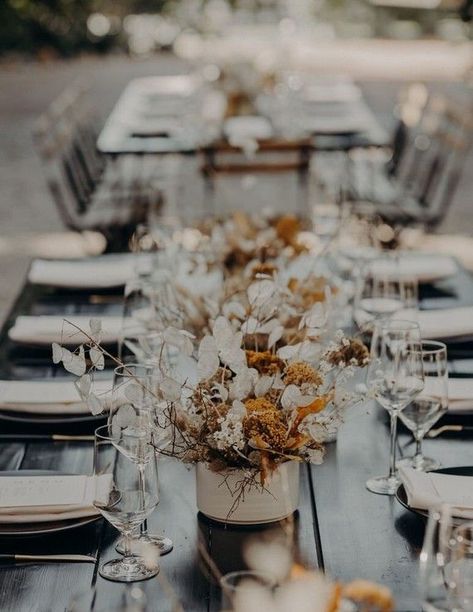 Minimal modern fall wedding at Hummingbird Nest Ranch with all dried flowers | 100 Layer Cake | Bloglovin�’ Dried Flower Centerpieces, Modern Fall Wedding, Hummingbird Nest Ranch Wedding, Hummingbird Nest Ranch, Hummingbird Nest, Dried Flowers Wedding, Flowers Real, Wedding Cake Table, Fall Wedding Cakes