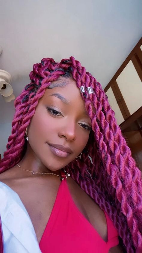 Twist Braids Vermelho, Pink Twists, Box Dreads, Overnight Braids, Girl Hair Dos, Beauty Hair Color, Cute Braided Hairstyles, Protective Hairstyles Braids, Box Braid