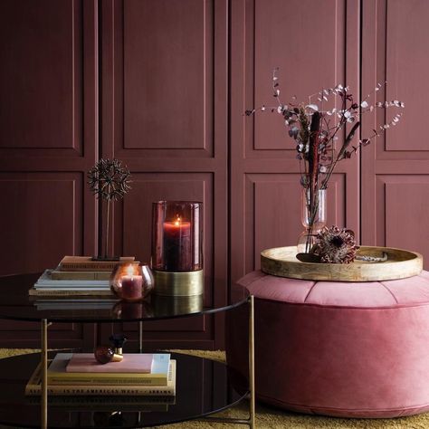 1930 Interior, Burgundy Room, Burgundy Bedroom, Bedroom 2022, Monochromatic Interior, Velvet Stool, Colorful Interior, Burgundy Style, Pink Living Room