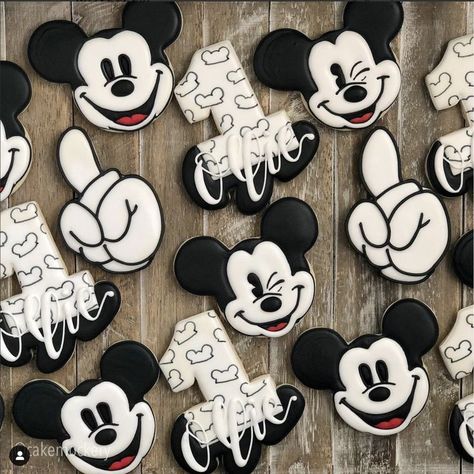 Vintage 1st Birthday, Aussie Wedding, Birthday Black And White, Sugar Cookies Royal Icing, Royal Icing Piping, Birthday Sugar Cookies, Mouse Cookies, Mickey First Birthday, Mickey 1st Birthdays