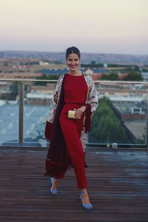 a red jumpsuit, a floral Kimono, a gold clutch and blue shoes for a super chic look Bridal Shower Outfit For Guest, Wedding Guest Pants, Shower Outfit For Guest, Wedding Guest Outfit Fall, Wedding Guest Outfits, Shower Outfits, Mode Kimono, Bridal Shower Outfit, Fall Wedding Guest