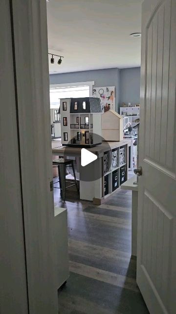 Rosa on Instagram: "The Allison Jr dollhouse, but modernized ❤️
#miniatures #art #design #dollhouse #mini #miniaturedollhouse #moderndollhouse #dollhouseminatures" Allison Jr Dollhouse, Homemade Dollhouse, Ikea Dollhouse, Fred Again, Places To Be, Modern Dollhouse, Tiny World, Small World, Mansion