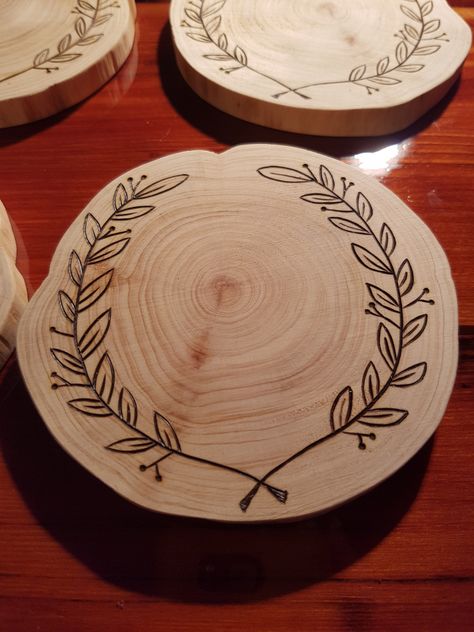 Wooden Coasters Wood Burning, Wooden Coaster Design, Wood Burnt Coaster, Wooden Coasters Diy Ideas, Woodburn Coasters, Wooden Coaster Ideas, Wood Burn Coasters, Pyrography Coasters, Wood Burning Coasters