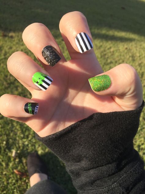 Beetlejuice Gel Nails, Beetlejuice Nails Square, Beetlejuice Nails Short, Beetlejuice Nail Designs, Beetlejuice Nail Art, Beetlejuice Nails, Halloween Nails Acrylic, Almond Shaped Nails Designs, Paw Nails