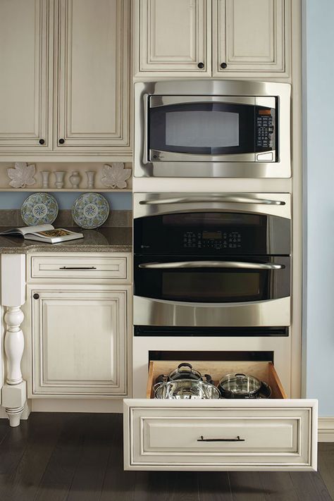 Having a deep drawer in the bottom of a double oven cabinet is perfect for storing baking items, such as Bundt and angel food cake pans or anything that needs a little extra height. Wall Oven Kitchen, Traditional Kitchen Cabinets, Oven Cabinet, Kitchen Ikea, Single Oven, Smitten Kitchen, Kitchen Oven, Kitchen Stove, Double Oven