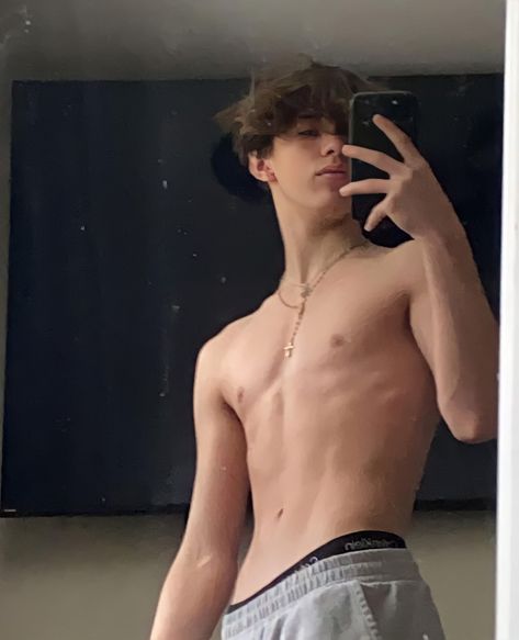 Johnny Orlando Shirtless, Cute Texts For Him, Boy Pictures, Aesthetic Guys, Boys Clothes Style, Cute Celebrity Guys, Shirtless Men, Morning Workout, Cute Celebrities