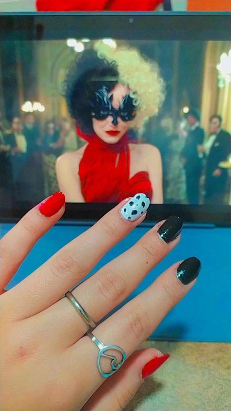 Cruella Nails, Character Nails, Mouse Nails, Mickey Mouse Nails, Disney Makeup, Inspired Nails, Nails For Kids, Nail Inspiration, Halloween Fun