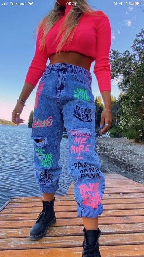 Custom Jeans Diy, Outfit Oversize, Looks Jeans, Blazer Outfits For Women, Diy Clothes Design, Custom Jeans, Fun Photoshoot, Neon Fashion, Jeans Diy