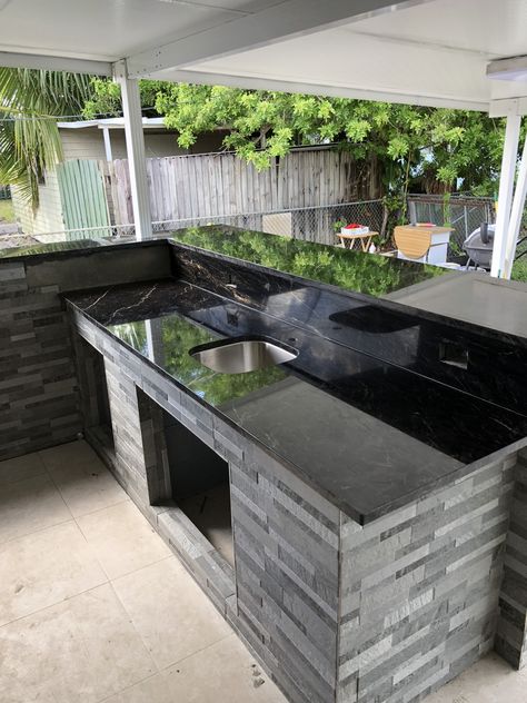 Small Pool Houses, Pizza Oven Outdoor Diy, Patio Kits, Cahuita, Bar Exterior, Outdoor Sinks, Deck Designs Backyard, Outdoor Patio Space, Backyard Pavilion