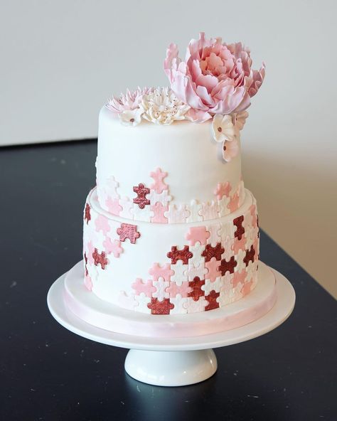 Puzzle Cake Ideas, Jigsaw Cake, Puzzle Cake, Dessert Bakery, Flower Puzzles, Butterfly Birthday Cakes, 6 Birthday, Buttercream Cake Decorating, Gum Paste Flowers