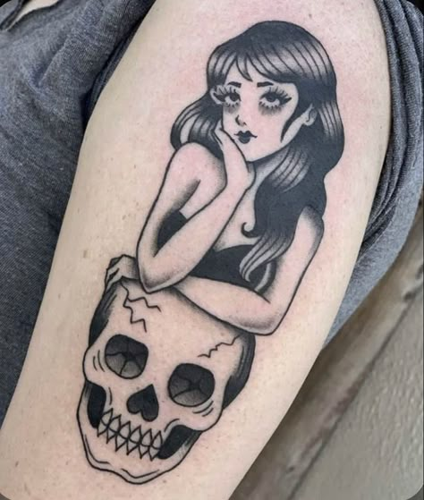 Traditional Tattoo Woman, Meaningful Wrist Tattoos, Traditional Style Tattoo, Goth Tattoo, Spooky Tattoos, Inspiration Tattoos, Pin Up Tattoos, Black Ink Tattoos, Tattoo Work