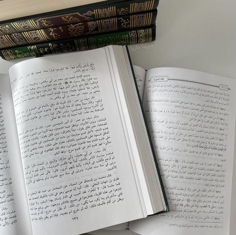 Kitab books boek arabic islam tawheed Arab Books Aesthetic, Reading Arabic Books Aesthetic, Arabic Book Aesthetic, Kitab At Tawheed, Learning Arabic Aesthetic, Arabic Books Aesthetic, Islamic Books Aesthetic, Arabic Writing, Study Books