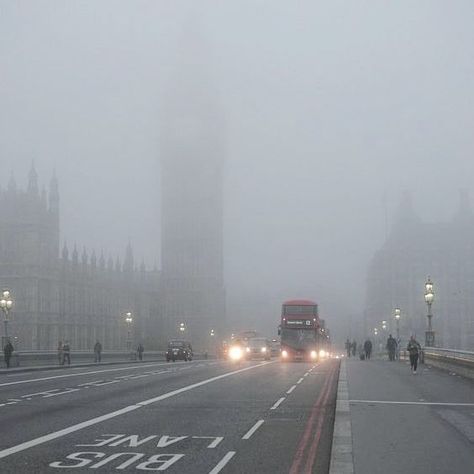 90s London Aesthetic, London Autumn Aesthetic, Gloomy Weather Aesthetic, Gloomy London, Britain Aesthetic, London Life Aesthetic, Autumn England, Weather Aesthetic, Hello London