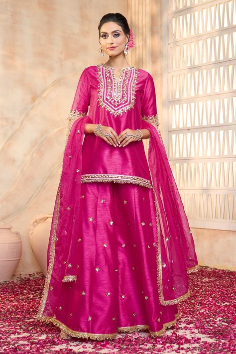 Floral Print Sharara, Kurta And Sharara, Silk Kurti Designs, Diwali Dresses, Lehenga Designs Simple, Velvet Dress Designs, Sharara Suit, Indian Dresses Traditional, Traditional Indian Outfits