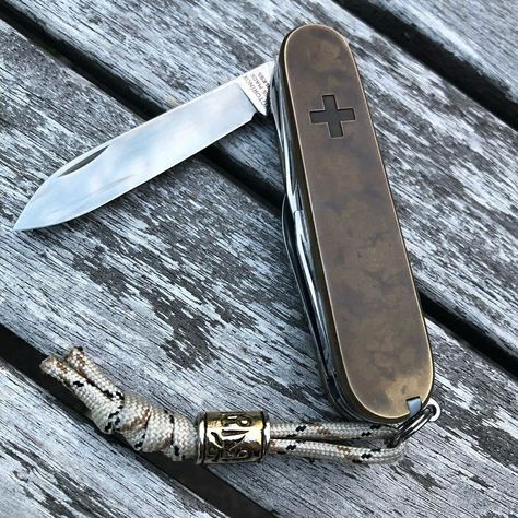 Knife Photography, Edc Carry, Swiss Knife, Victorinox Swiss Army Knife, Swiss Army Pocket Knife, Edc Gadgets, Seiko Diver, Knife Scales, Victorinox Swiss Army