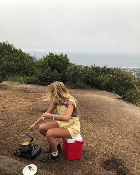 Santa Cruz Aesthetic Outfit, Santa Cruz Aesthetic, Salty Granola, Granola Girl Outfits, Granola Outfits, Salted Granola, Outdoorsy Style, Hiking Workout, Granola Girl