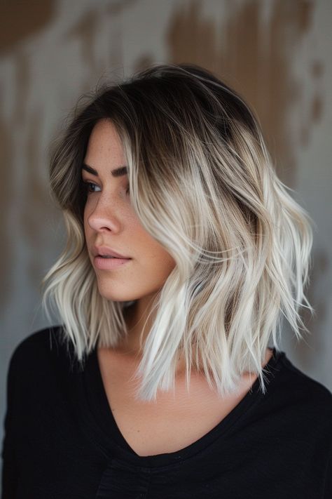 47+ Icy Blonde Balayage Hair Ideas Short Blonde With Dark Roots, Shoulder Length Balayage Blonde, Hairdo Inspiration, Platinový Blond, Dark Roots Blonde Hair Balayage, Cool Blonde Balayage, Icy Blonde Balayage, Platinum Blonde Balayage, Blonde Hair With Roots