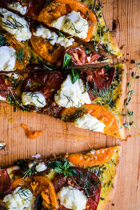 Ricotta Flatbread, Tomato Flatbread, Flatbread Dough, Parmesan Pizza, Tomato Caprese, Light Sauce, Toast In The Oven, Herb Sauce, Flatbread Recipes