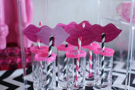 Deco vasitos Barbie Vs Bratz Party, Glam Birthday Party Ideas, Barbie Lips, Bratz Birthday, Bratz Party, Glam Birthday Party, 19th Bday, Glam Birthday, 25th Bday