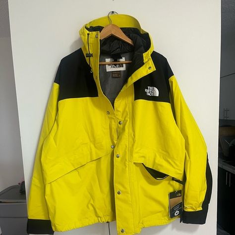 Windbreaker North Face Bubble Jacket, North Face Winter Coat, North Face Windbreaker, Waterproof Jacket Men, North Face Coat, Coat Trends, Windproof Jacket, Wind Jacket, Mens Windbreaker