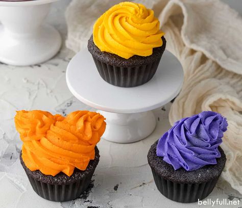 Decadent homemade chocolate cupcakes piled high with brightly colored buttercream frosting, these Hocus Pocus Halloween Cupcakes are a fun and easy Halloween cupcake idea! Perfect for Hocus Pocus viewing parties or Halloween in general! Homemade Chocolate Cupcakes, Halloween Foods, Pasta Meals, Oatmeal Cake, Hocus Pocus Halloween, Homemade Cupcakes, Cinnamon Cake, Halloween Cupcake, Corn Muffins