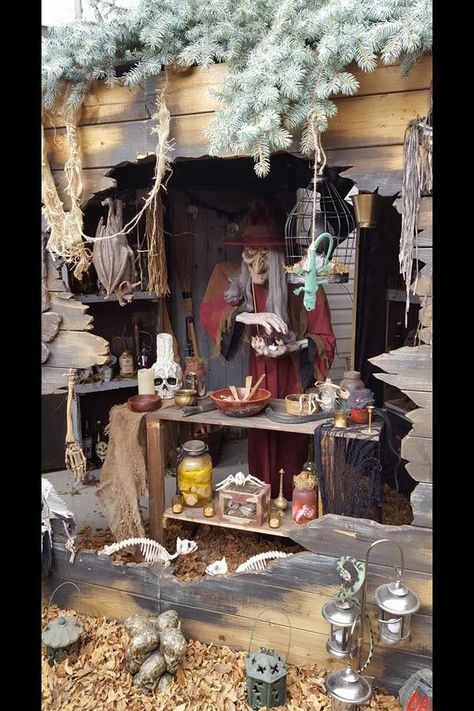 A Most Excellent Display! So many small ideas within! scene by Jason Oliver Halloween Village Display, Halloween Outside, Halloween Props Diy, Halloween Window, Halloween Kitchen, Halloween Village, Halloween Yard Decorations, Halloween Yard, Halloween Displays