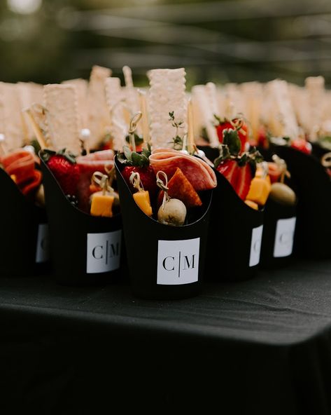 Wedding Cocktail Hour Food, Wedding Hors D'oeuvres, Black Popcorn, Cocktail Hour Food, Cocktail Hour Decor, Charcuterie Cups, Wedding Cocktail Hour, Wedding Snacks, Wedding Appetizers