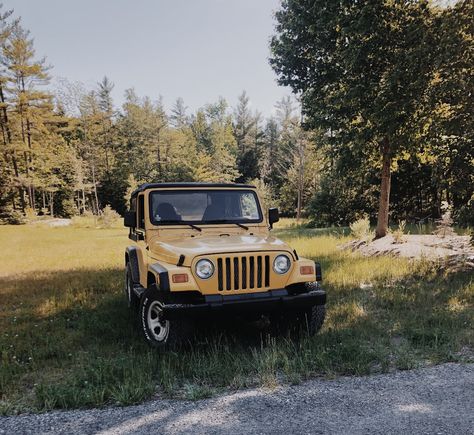 Yellow Jeep Wrangler Aesthetic, Yellow Jeep Aesthetic, Yellow Jeep Wrangler, Vibe Hippie, Jeep Aesthetic, Green Jeep Wrangler, Jeep Lights, 2003 Jeep Wrangler, 2000 Jeep Wrangler