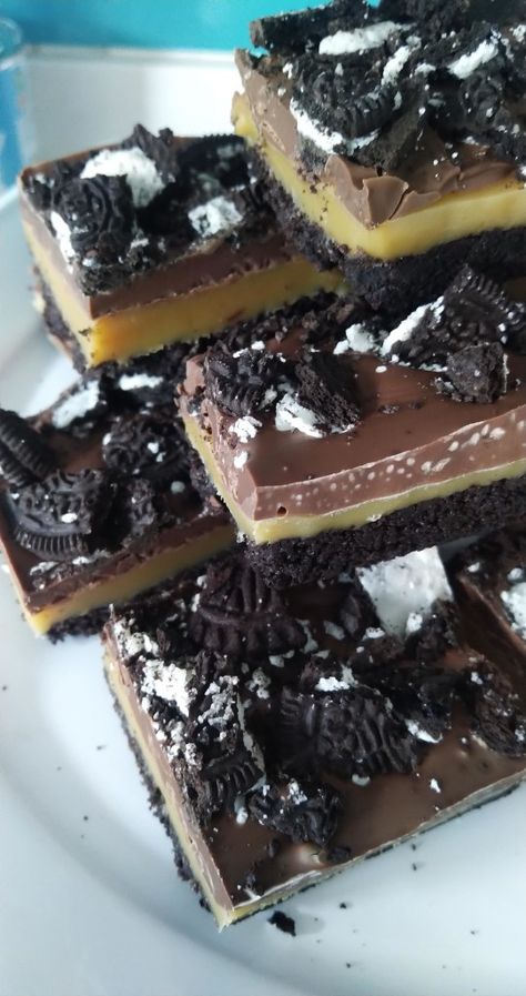 Oreo Millionaire Bars, Chocolate Cake Recipe Moist, Janes Patisserie, How To Melt Caramel, Sweet Recipes Desserts, Pumpkin Dessert, Oreo Cookies, Chocolate Cake Recipe, Desert Recipes