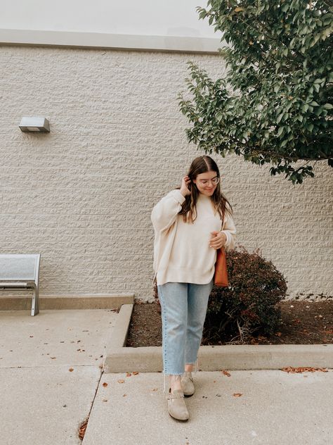 Comfy Clogs Outfit, Clogs Outfit Comfy, Trendy Fall Slip-on Clogs, Fall Blundstone Outfits, Chic Slip-on Clogs For Fall, Potato Shoes Outfit, Ea Outfits, Women’s Birkenstock Clogs Outfits, Clogs Outfit Summer